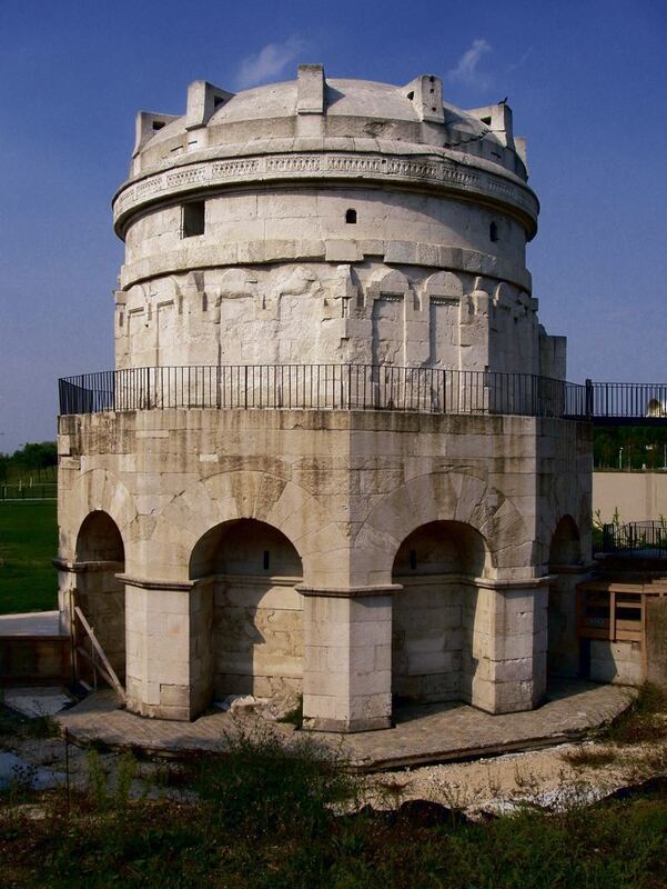 Teodorico_Mausoleum_-_Ravenna,_Italy