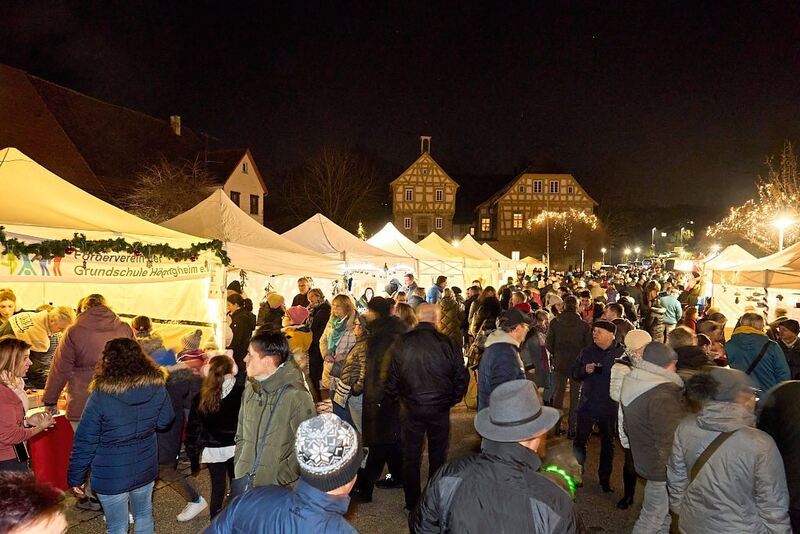 Impressionen vom Weihnachtsmarkt in Höpfigheim.